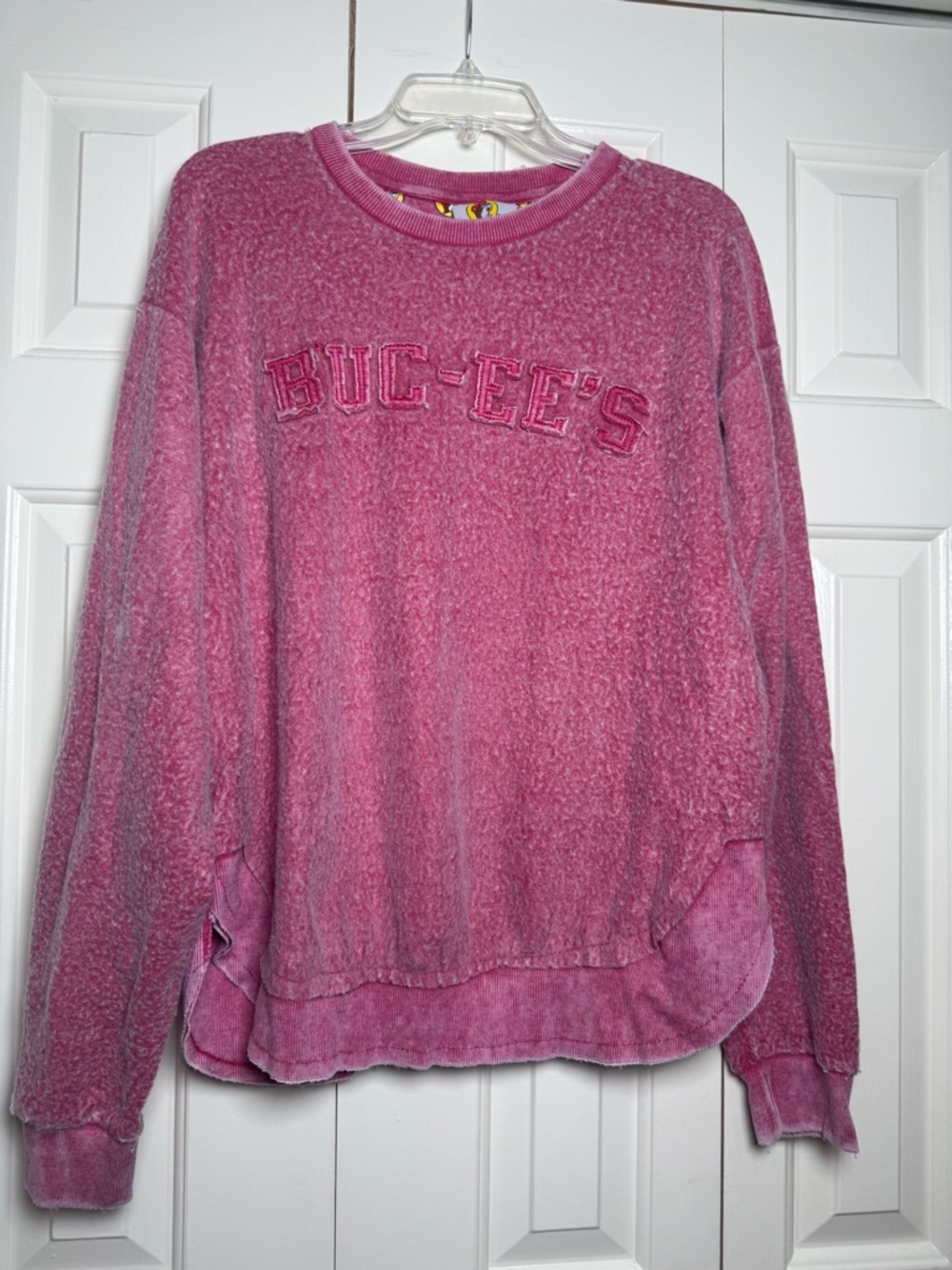 Buc-ees Long Sleeve Pullover Sweatshirt